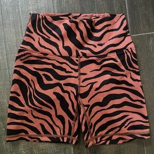 NWT FABLETICS POWERHOLD Tiger Animal Print BOOST 6” Athletic Biker Shorts XXS